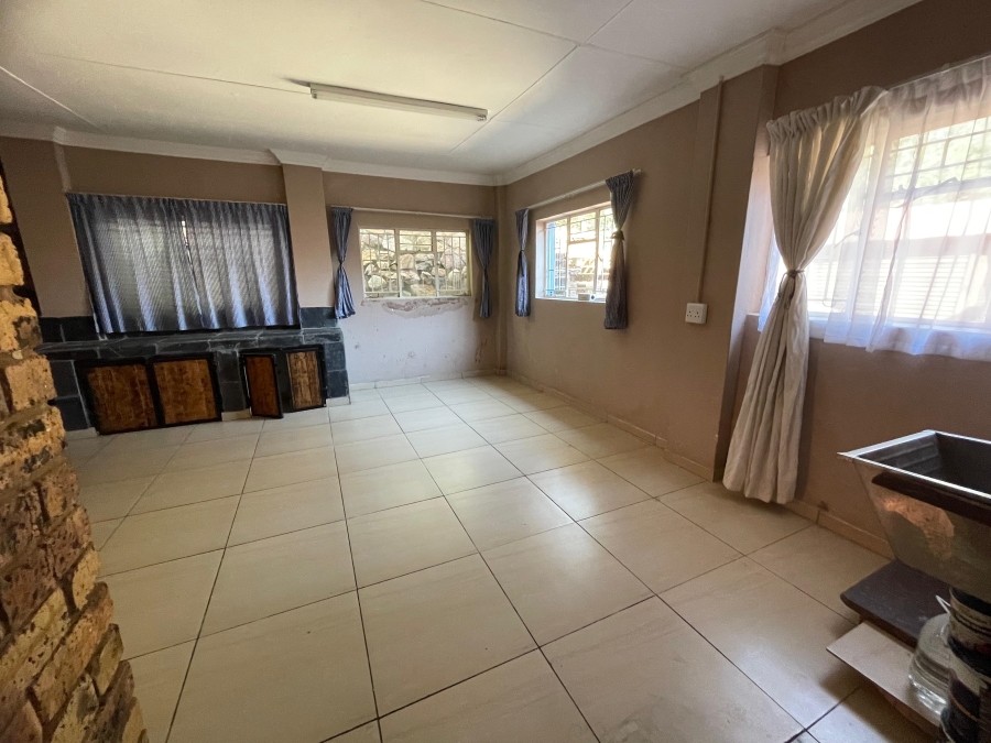 6 Bedroom Property for Sale in Ifafi North West